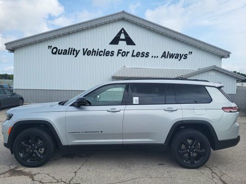 Used 2023 Jeep Grand Cherokee L Laredo image 23