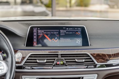 Used 2021 BMW 740i xDrive w/ M Sport Package image 29