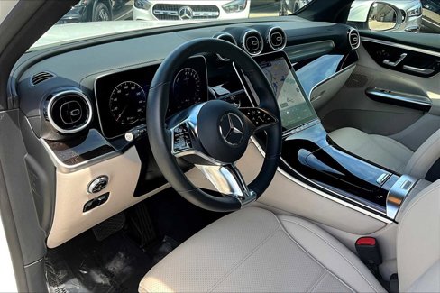 Used 2025 Mercedes-Benz GLC 350e 4MATIC image 17