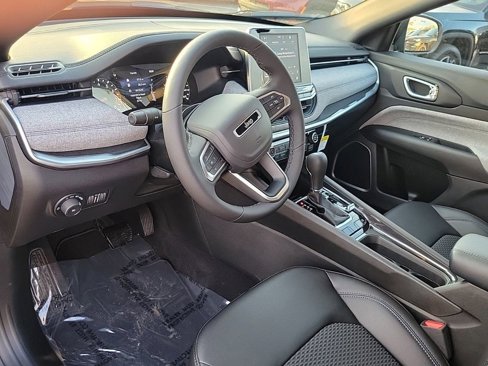 New 2025 Jeep Compass Latitude image 2