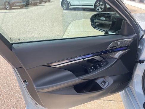Used 2025 BMW M5 w/ Carbon Package image 15