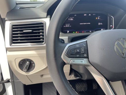 Used 2023 Volkswagen Atlas SE image 23