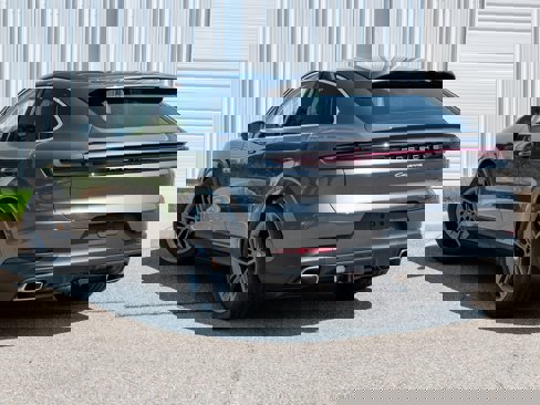 New 2025 Porsche Cayenne Coupe image 3