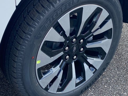 New 2025 Ford Expedition Max Platinum image 17