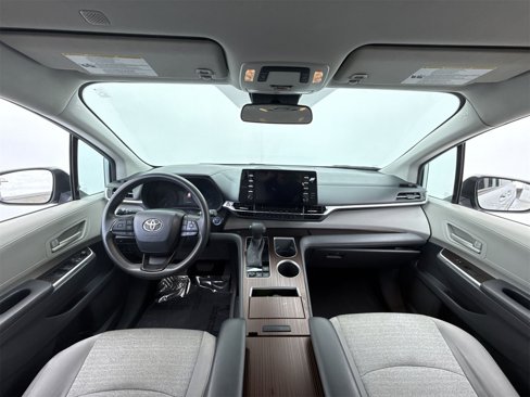 Used 2022 Toyota Sienna LE image 18
