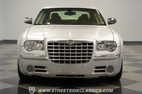 Used 2005 Chrysler 300 C w/ Navigation & Sound Group II image 17