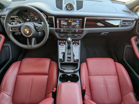 Certified 2025 Porsche Macan image 22
