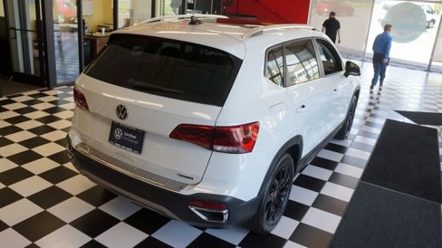 Used 2022 Volkswagen Taos SE image 7