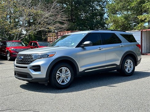 Certified 2022 Ford Explorer XLT image 3