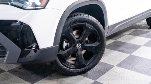 New 2025 Volkswagen Taos SE image 31
