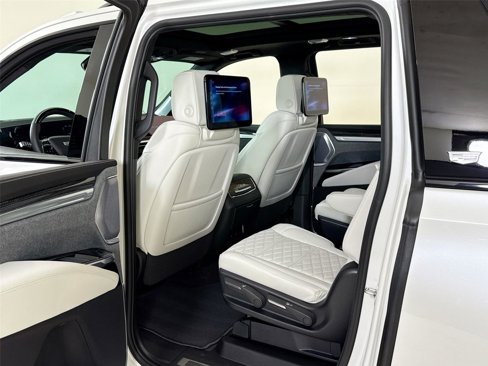 Used 2025 Cadillac Escalade ESV V image 23