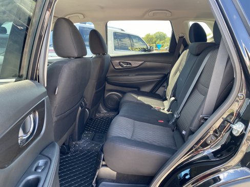 Used 2020 Nissan Rogue SV image 16