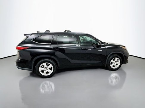 Used 2021 Toyota Highlander LE image 8