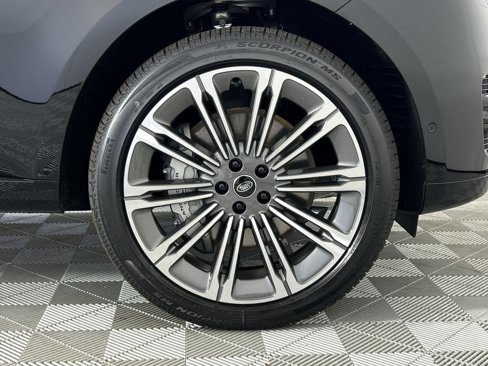 New 2025 Land Rover Range Rover Long Wheelbase SE image 35