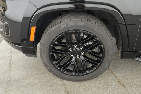 Used 2024 Jeep Wagoneer Series II image 7
