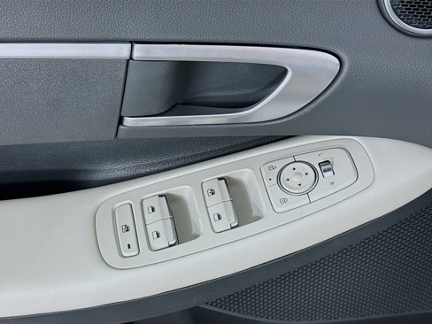 Certified 2025 Hyundai Sonata SE image 17