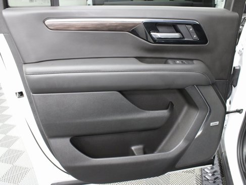 Used 2025 Chevrolet Suburban Z71 image 67