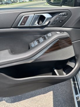 Used 2024 BMW X7 xDrive40i image 46