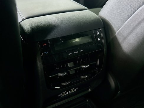 Used 2025 Jeep Grand Cherokee L Laredo image 30