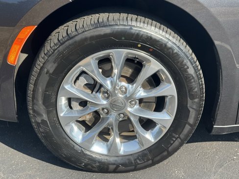 Used 2022 Chrysler Pacifica Touring-L image 49