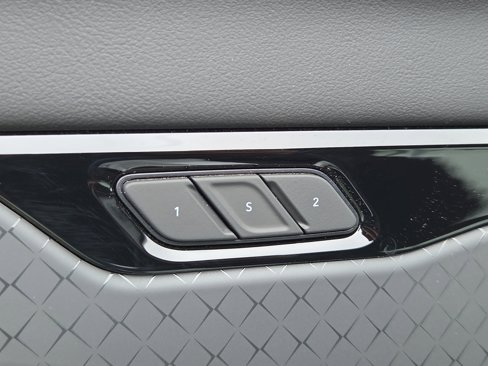 New 2025 Jeep Wagoneer Limited image 13