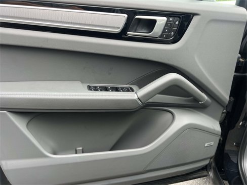 Certified 2023 Porsche Cayenne image 18