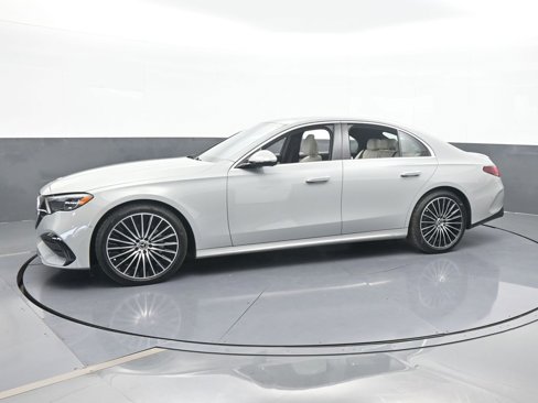 Used 2025 Mercedes-Benz E 350 Sedan image 2
