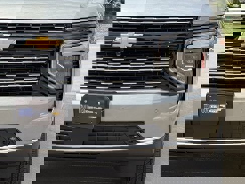 New 2026 Chevrolet Suburban High Country image 9