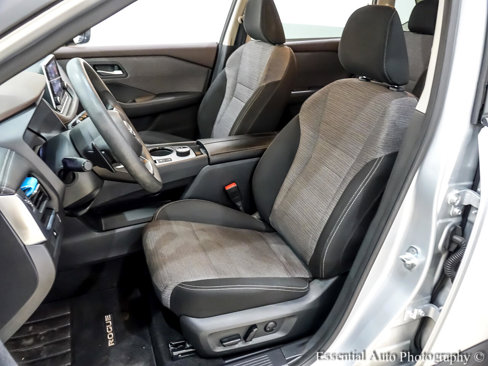 Used 2023 Nissan Rogue SV image 13