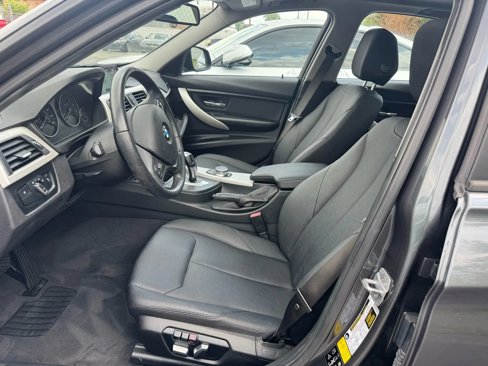 Used 2017 BMW 320i xDrive Sedan image 17