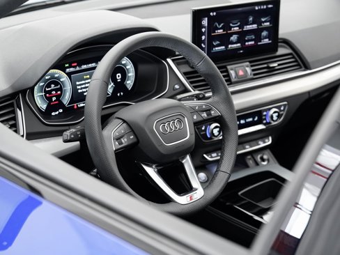 Used 2024 Audi Q5 e Premium Plus w/ Premium Plus Package image 9
