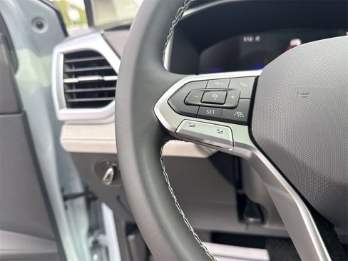 New 2025 Volkswagen Taos SE image 19
