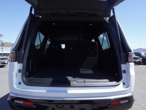 Used 2023 Jeep Wagoneer L Series II image 6