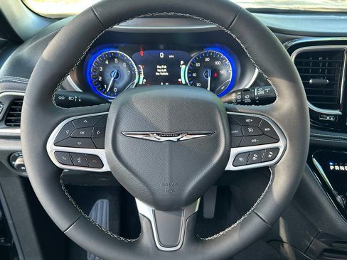 New 2025 Chrysler Pacifica Select image 17