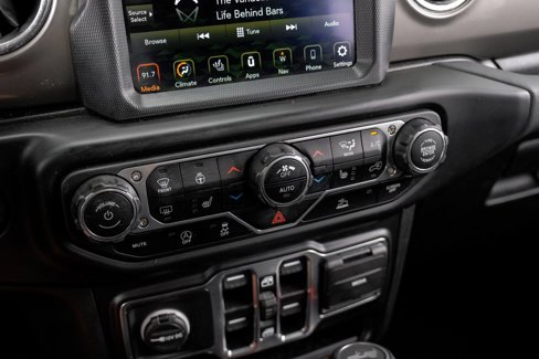 Used 2022 Jeep Wrangler Unlimited Sahara w/ Cold Weather Group image 36