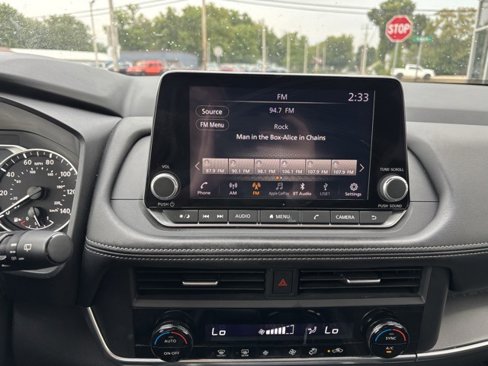 Used 2024 Nissan Rogue SV image 17