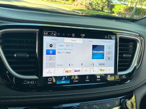 New 2025 Chrysler Pacifica Select image 13