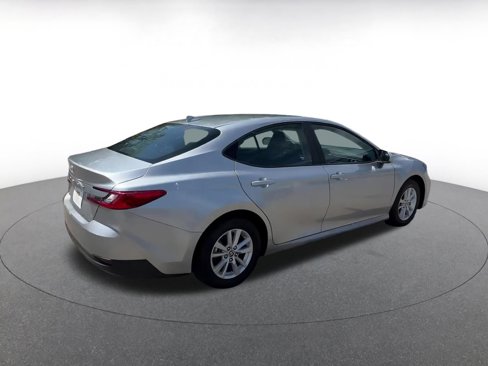 Used 2025 Toyota Camry LE image 15