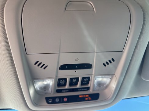 Used 2023 Buick Enclave Avenir w/ Avenir Technology Package image 17