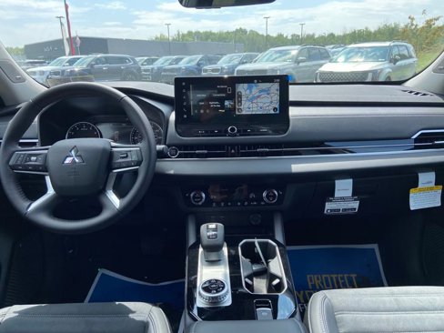 New 2025 Mitsubishi Outlander SE image 21