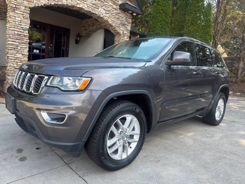 Used 2018 Jeep Grand Cherokee Laredo image 2
