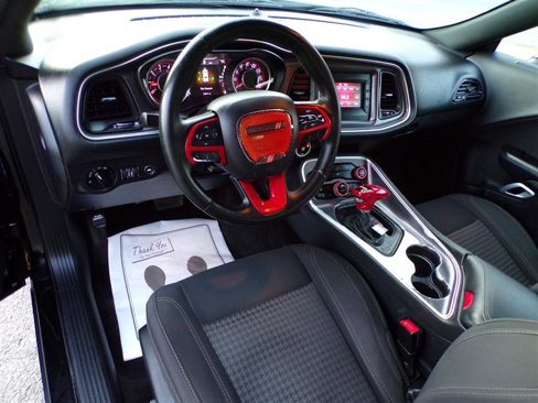 Used 2016 Dodge Challenger SXT image 16