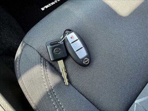 Certified 2025 Nissan Frontier SV image 29