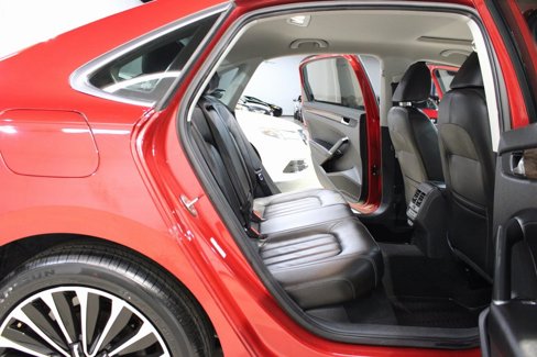 Used 2022 Volkswagen Passat 2.0T image 18