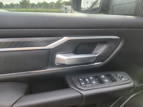 New 2025 RAM 1500 4x4 Crew Cab image 13