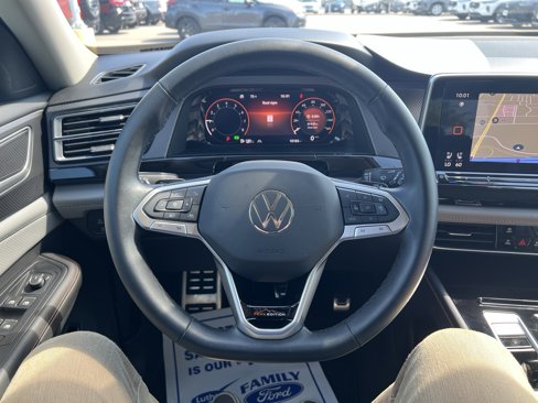 Used 2024 Volkswagen Atlas Peak Edition SEL image 9