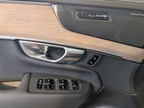 New 2026 Volvo XC90 B6 Plus w/ Protection Package Premier image 9