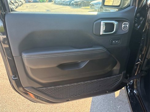 Used 2023 Jeep Wrangler Sahara image 23