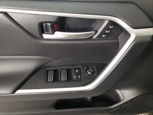 Used 2024 Toyota RAV4 XLE Premium image 9