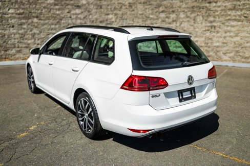 Used 2016 Volkswagen Golf Limited Edition image 8